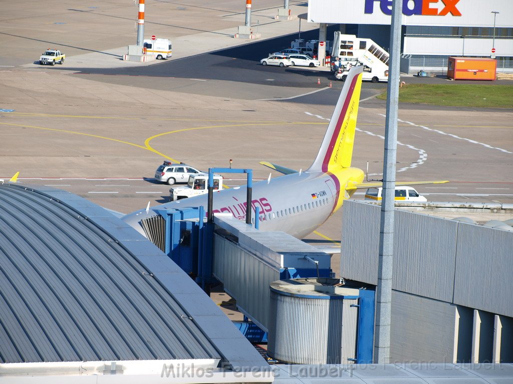 Lufthansa Airbus A 380 zu Besuch Flughafen Koeln Bonn P024.JPG